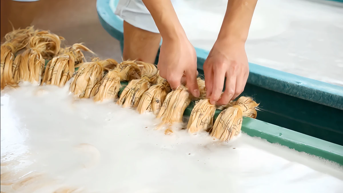 Epoche gentle hair bleaching process during human hair extension color preparation